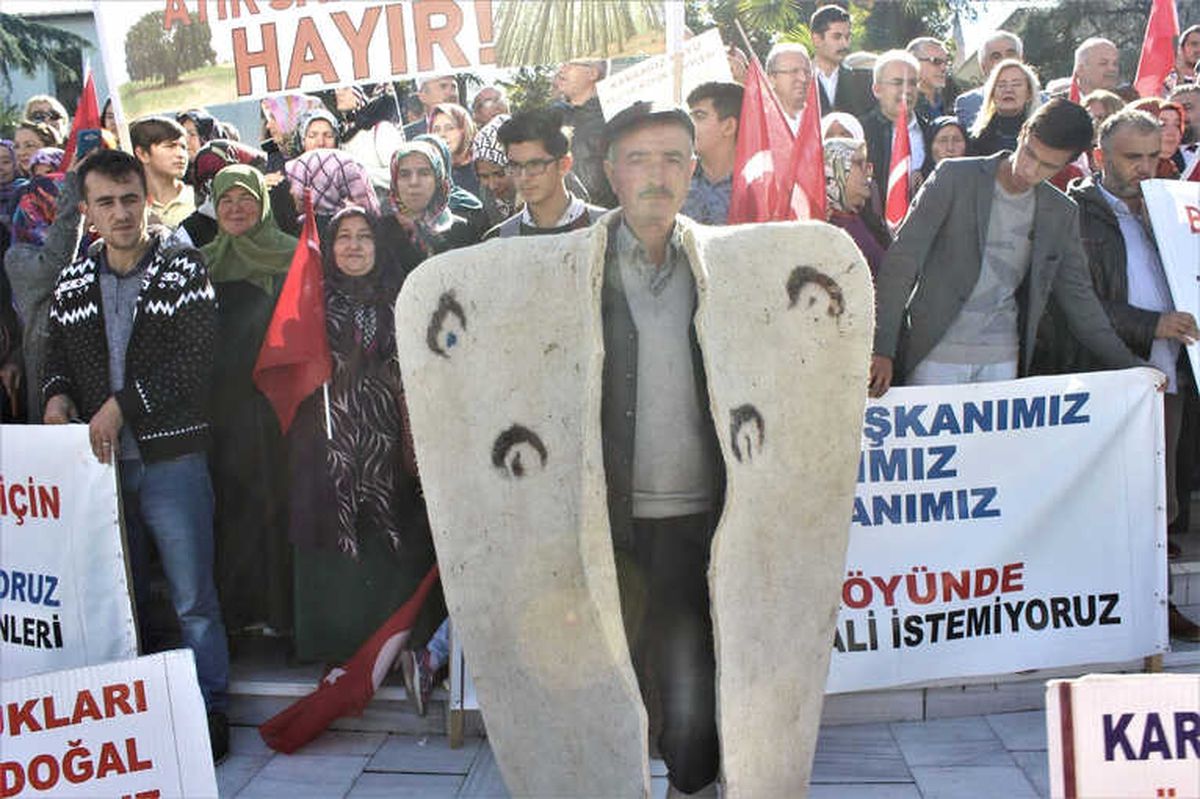 Bütün Köy Şehre İnip Eylem Yaptı