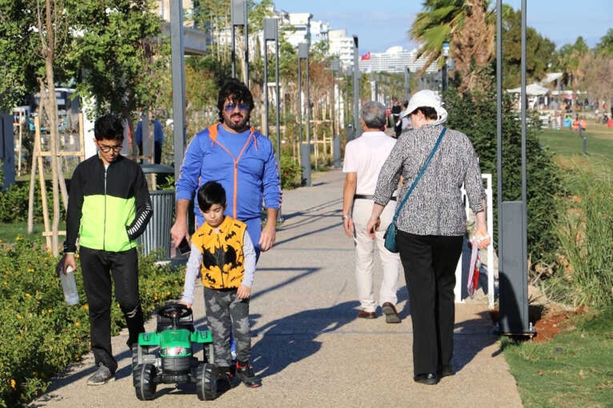 Ekim Ayı Sonunda Antalya\'dan Yaz Manzaraları