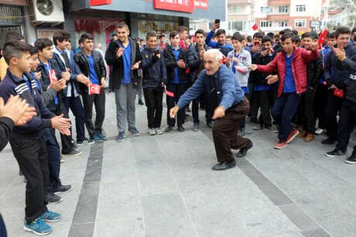 Emekli Polisin Cumhuriyet Coşkusu