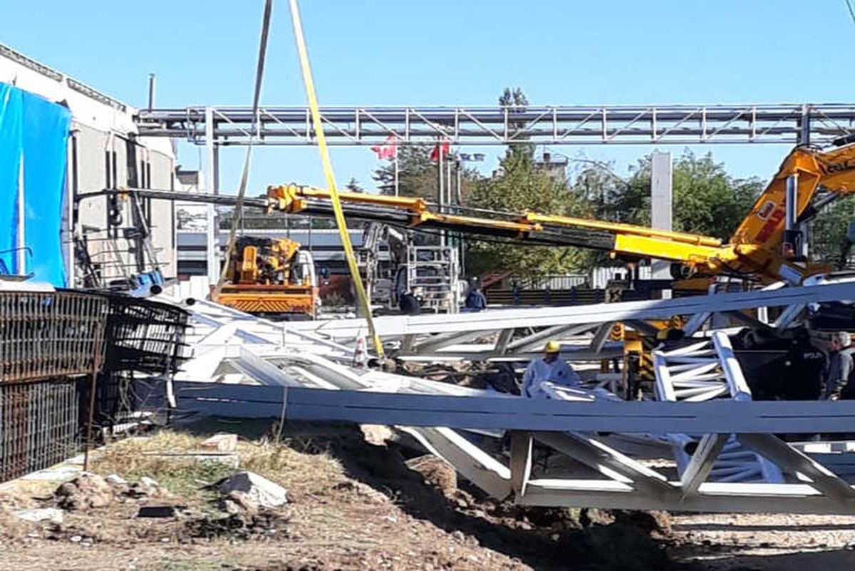 Fabrikada İş Kazası: 1 Ölü, 3 Yaralı