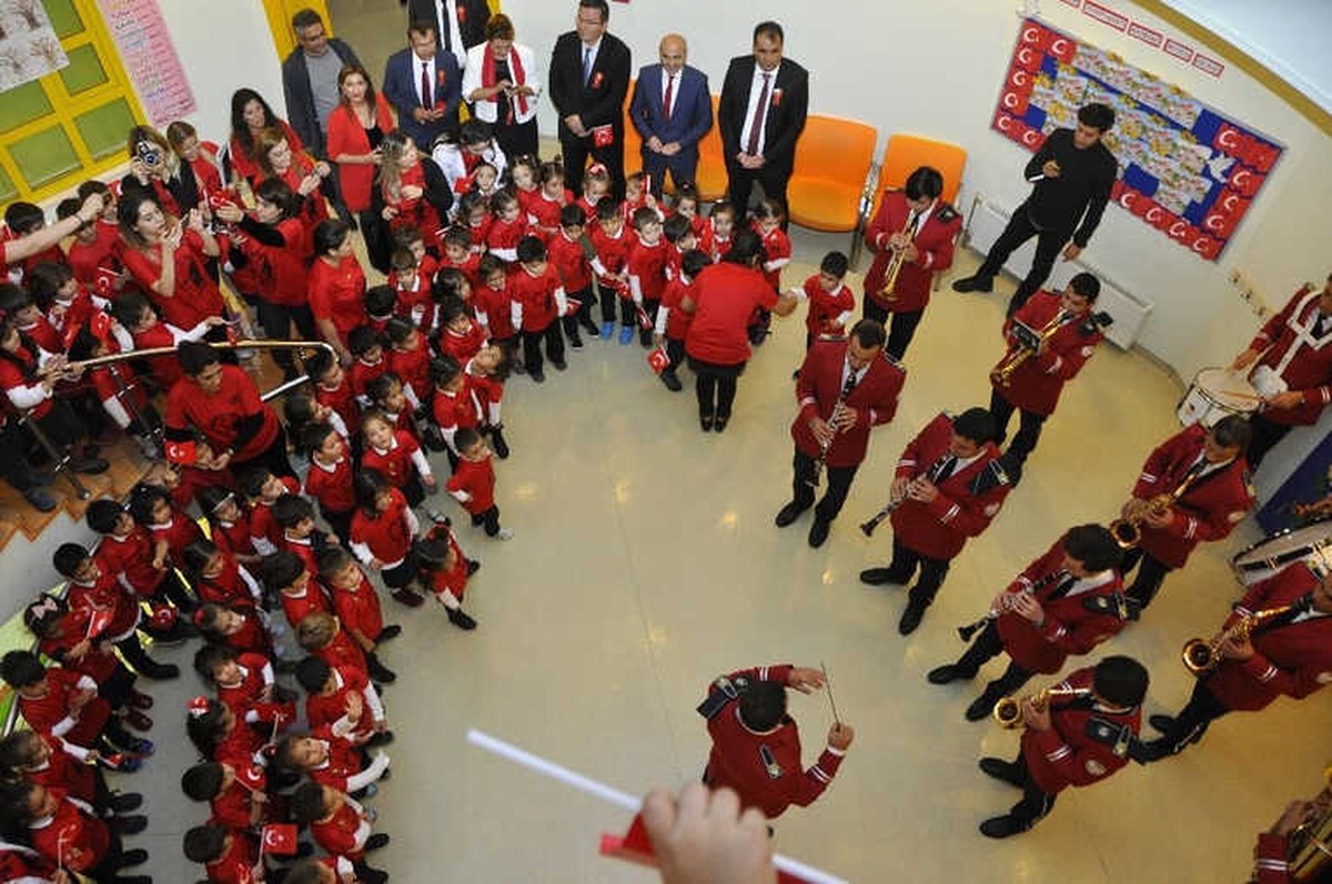 Gkv\'li Minik Yüreklerin Cumhuriyet Çoşkusu