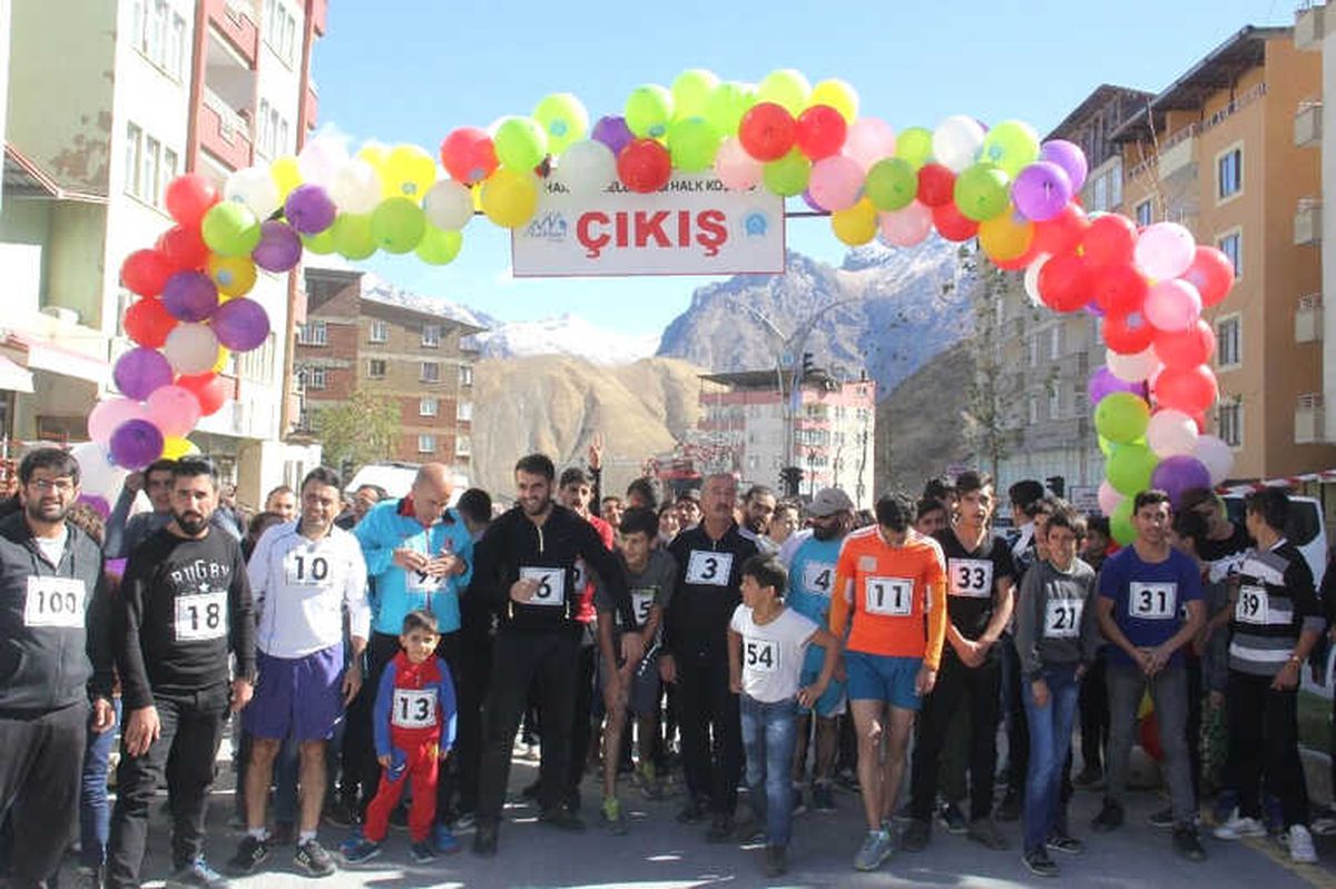 Hakkari Belediyesi "Halk Koşusu" Düzenledi