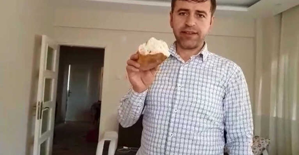 İnegöl\'de Ekmeğin İçinden Lastik Çıktı