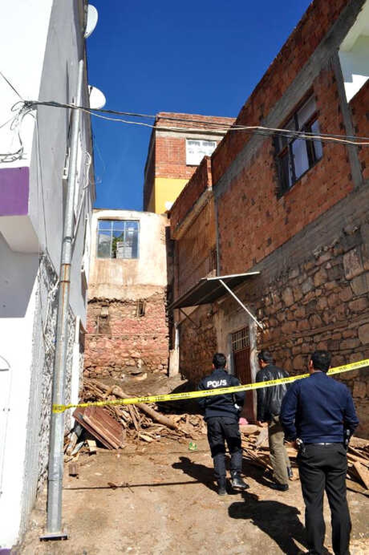 İnşaat İşçisi, Çöken Duvarın Altında Kalarak Öldü