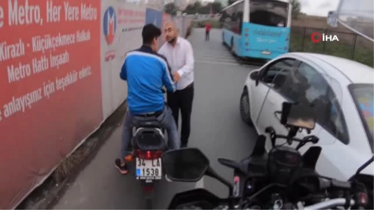 İstanbul\'da Otobüs Şoförünün Kendisine Çarpan Gence Şefkati Kamera