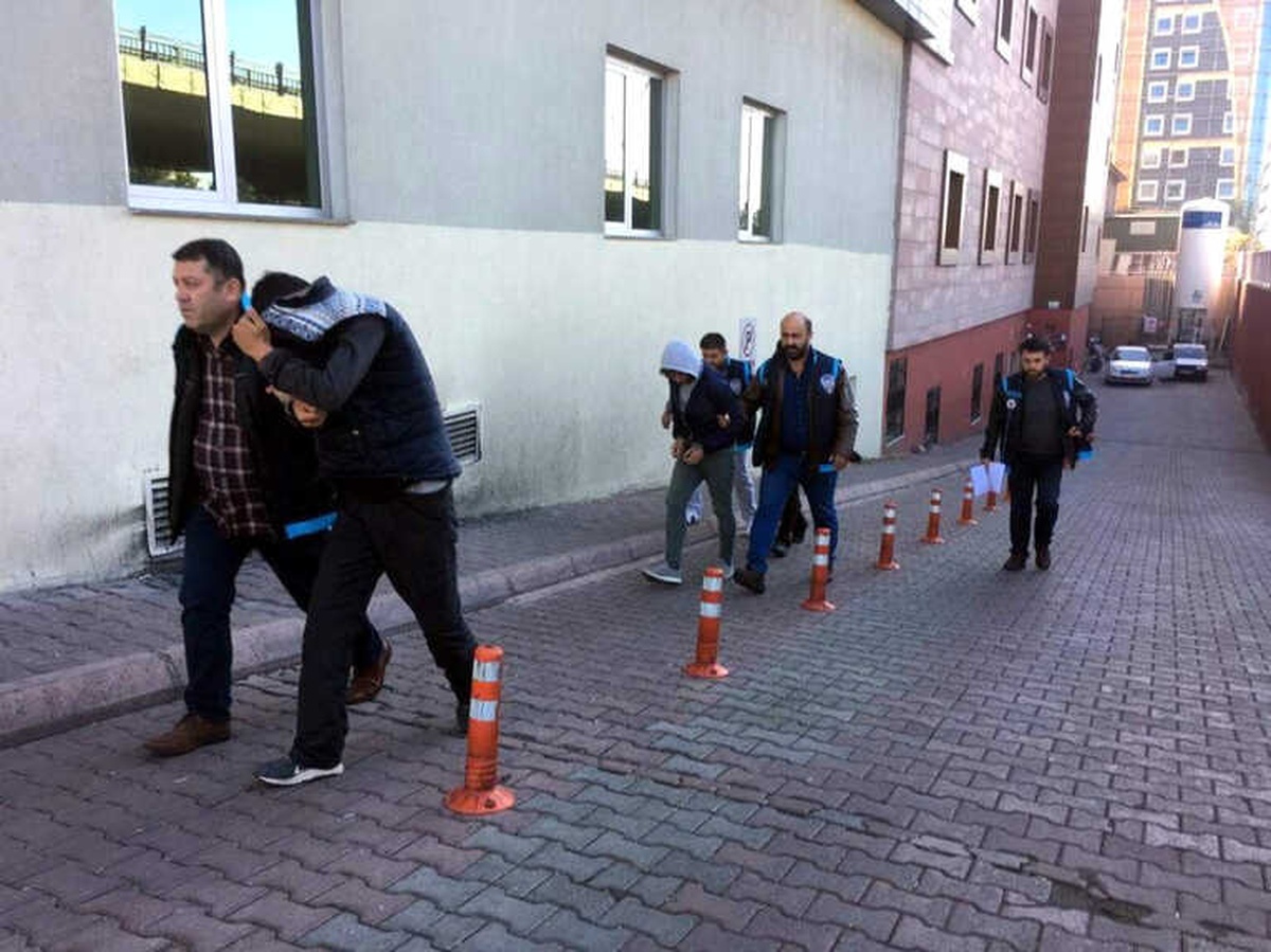 İstanbul\'dan Gelerek Hırsızlık Yapan 5 Şüpheli Yakalandı