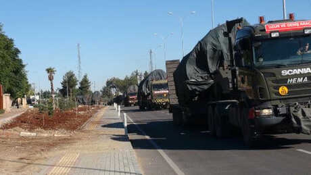 Kilis\'ten Suriye Sınırına Obüs Sevkiyatı Sürüyor
