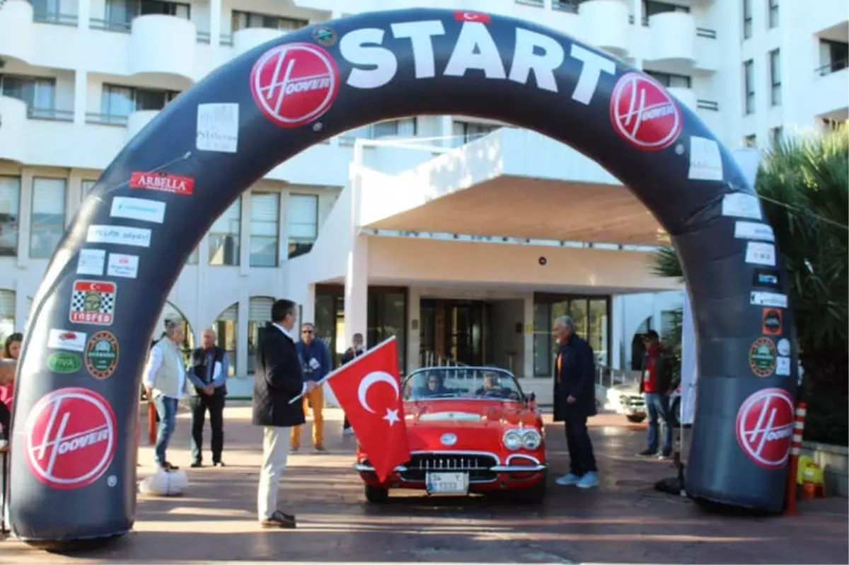 Klasik Otomobiller Cumhuriyet Rallisi\'nde Buluştu