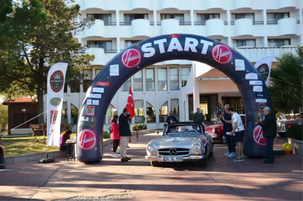 Klasik Otomobiller Cumhuriyet Rallisi\'nde Buluştu