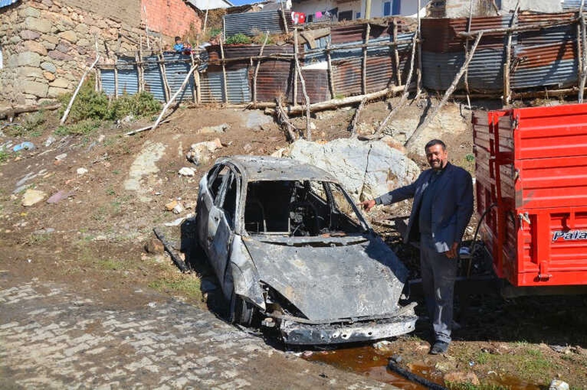 Köyde Çıkan Yangında Ev, Samanlık ve Otomobil Kül Oldu