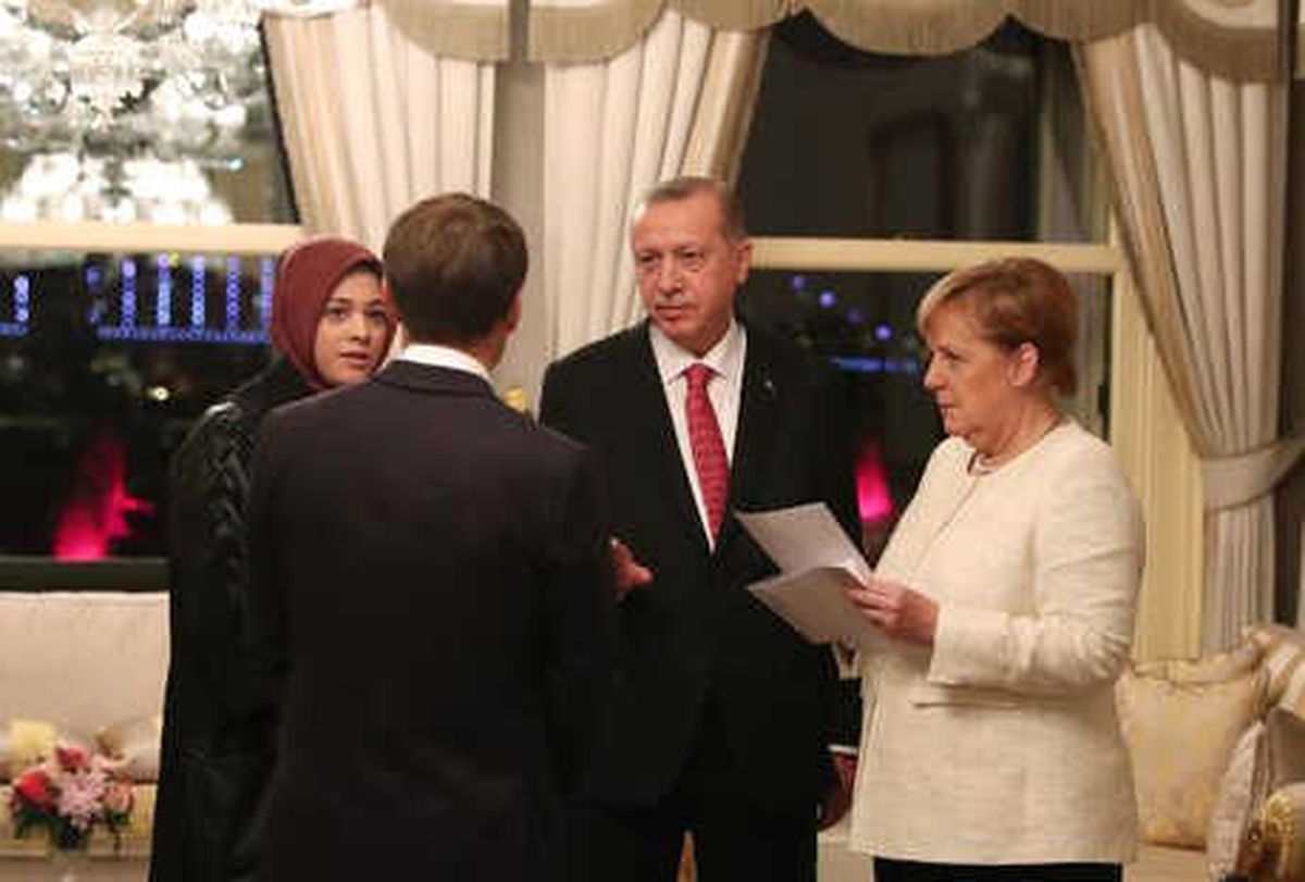 Liderler Ortak Basın Toplantısı Öncesinde Sohbet Etti