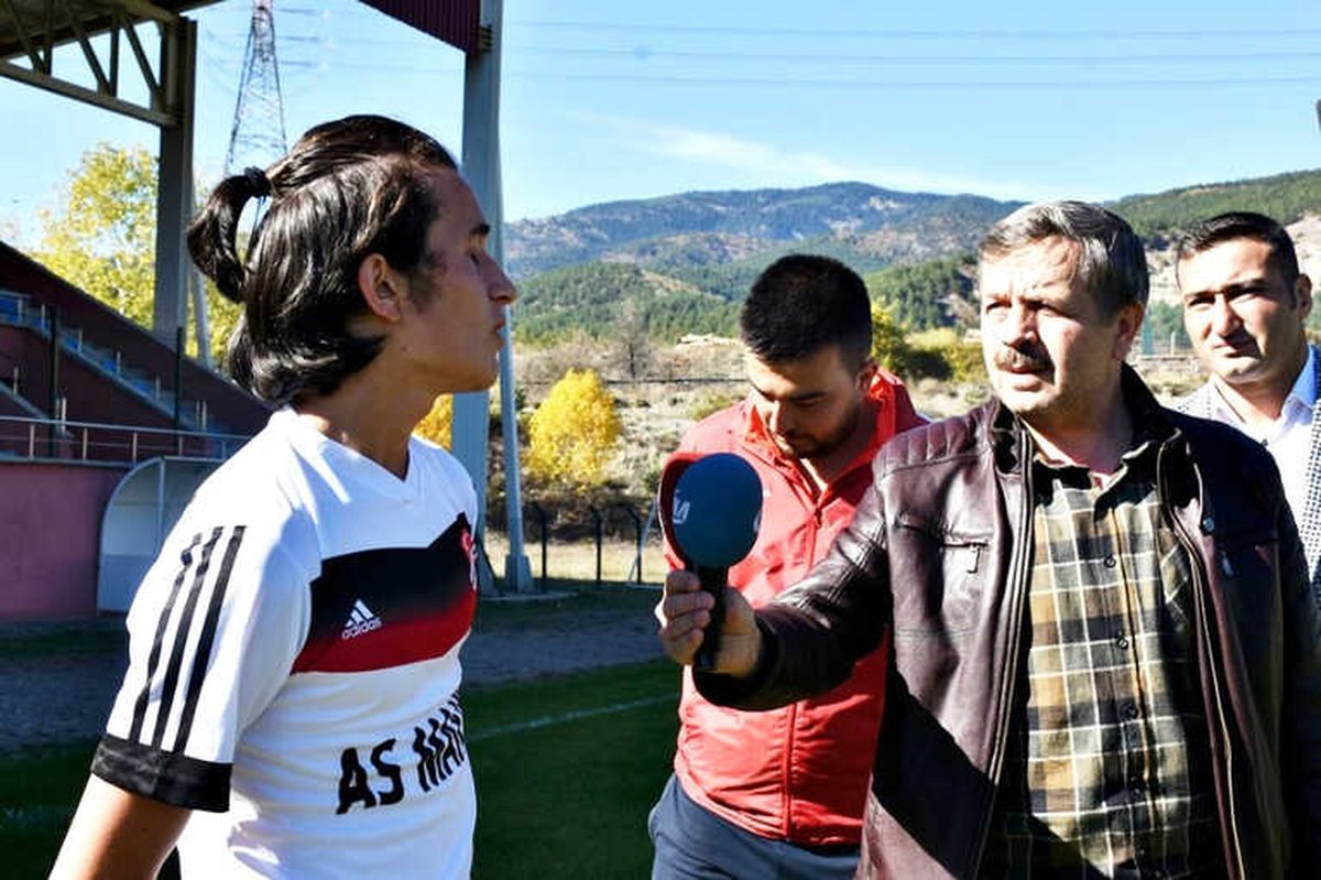 Lösemili Çocuklar Haftası\'na Dikkat Çekmek İçin Futbolcular Sahaya Maskeyle Çıktı