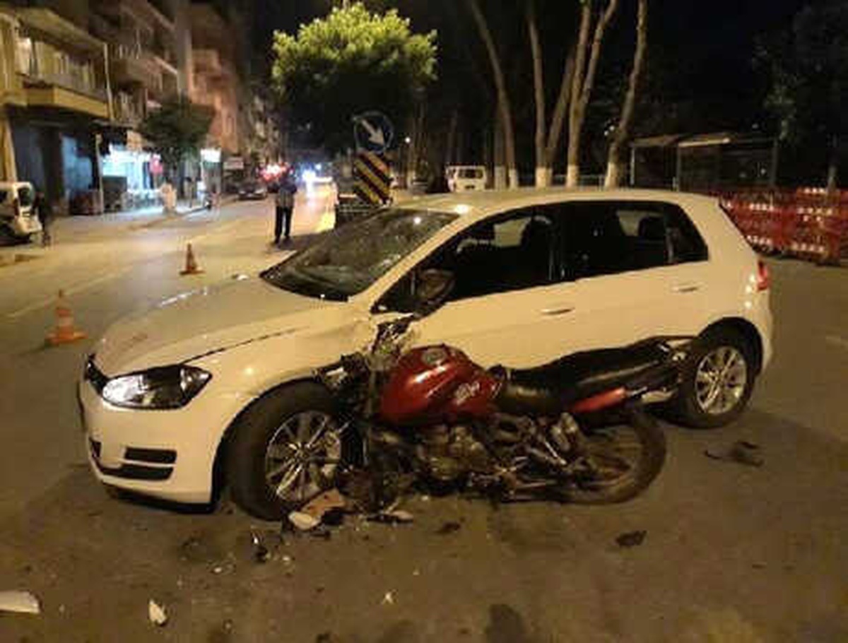 Otomobille Çarpışan Motosikletin Sürücüsü Ağır Yaralandı