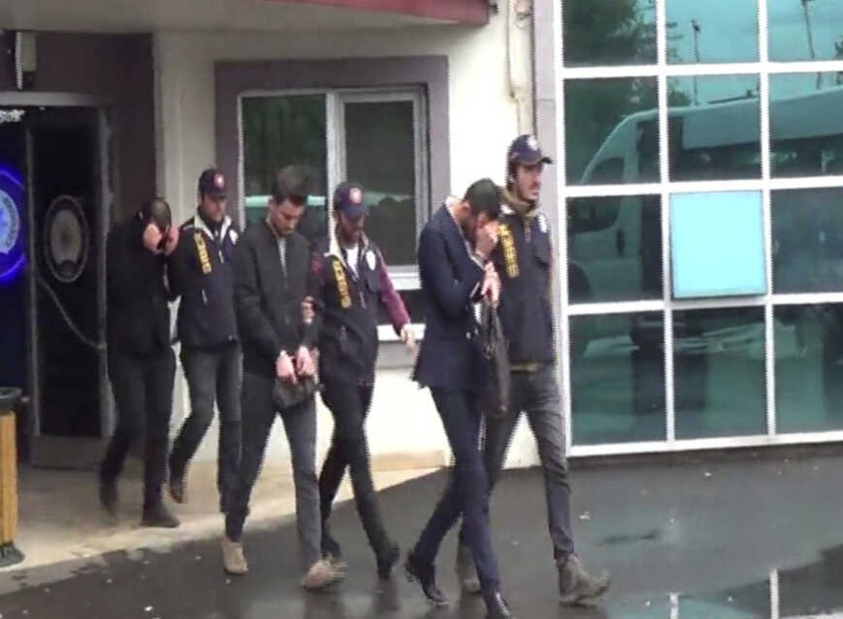 Sahte Siteden Göçmenleri Dolandıran Çete Çökertildi