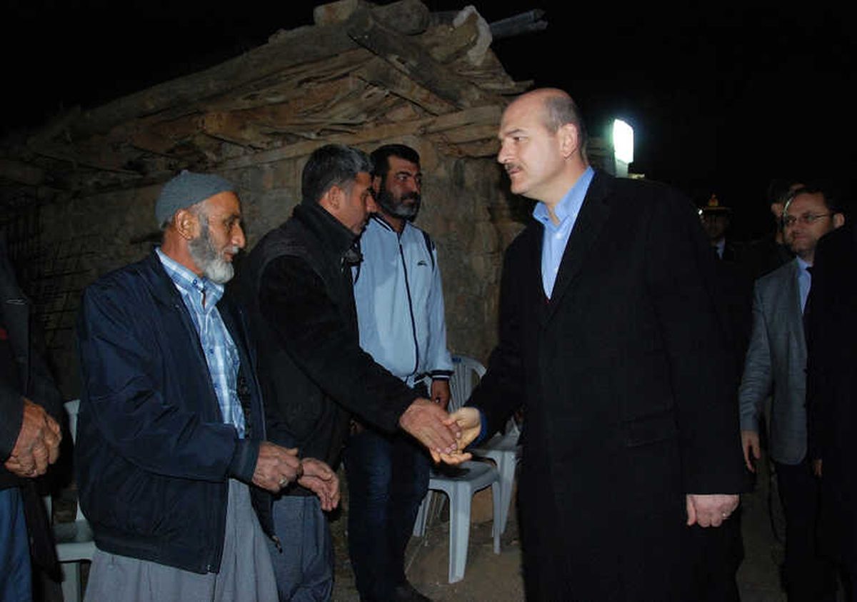 Soylu, Şehit Ferruh Dikmen\'in Evini Ziyaret Etti