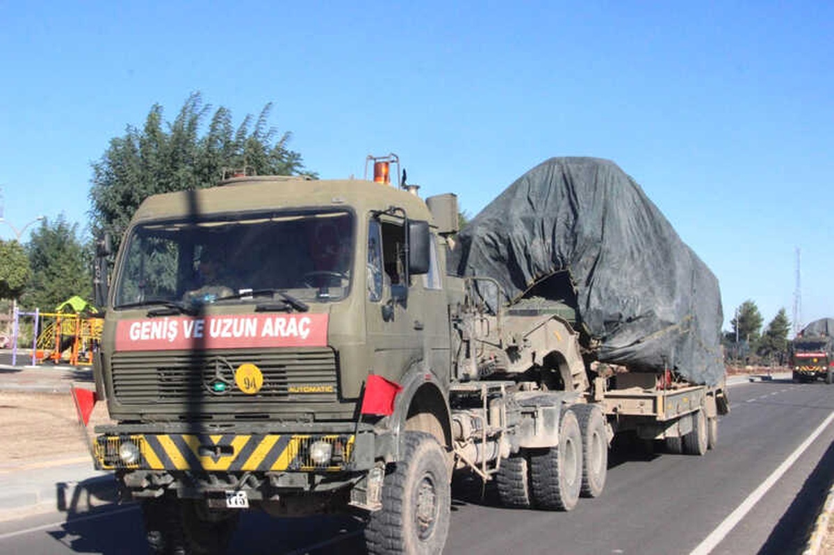Suriye Sınırına Tank ve Fırtına Obüs Sevkıyatı