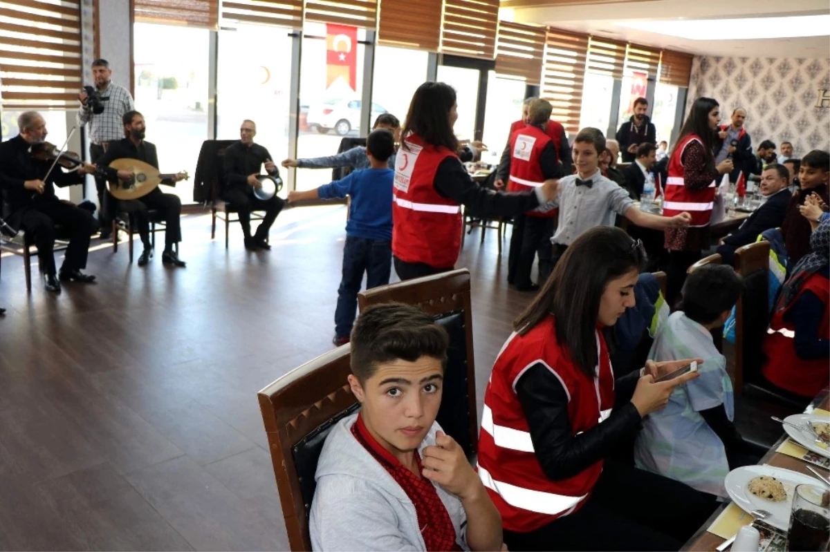 Türk Kızılayı Sevgi Evlerinde Kalan Çocuklarla Buluştu