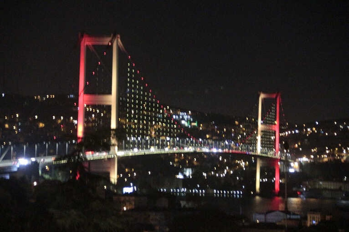 15 Temmuz Şehitler Köprüsü\'nde 4\'lü Zirve Renkleri