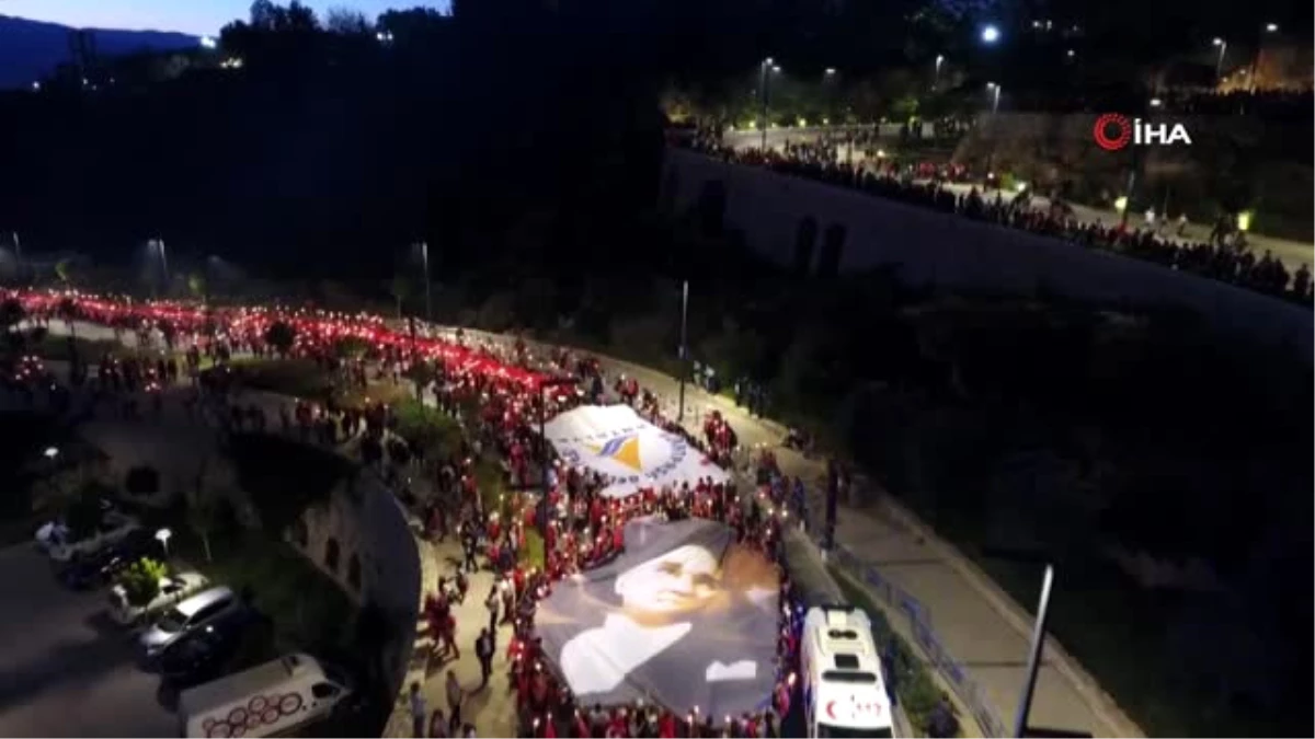 600 Metrelik Türk Bayrağı 3 Kilometre Boyunca Eller Üzerinde Taşındı