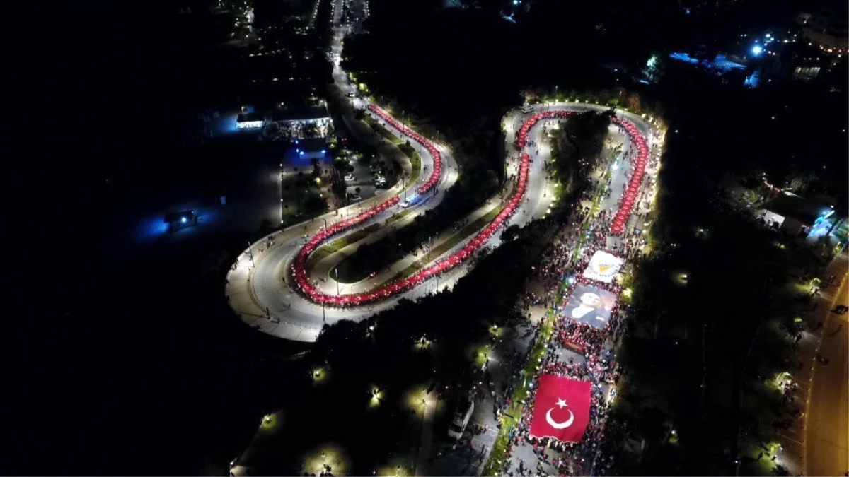 Antalya\'da Cumhuriyet Coşkusu Meydanlara Sığmadı