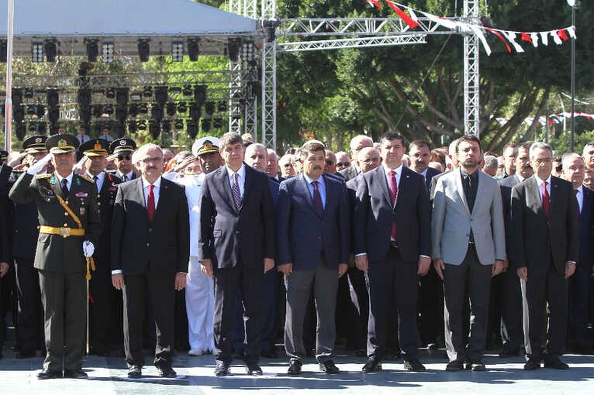 Antalya\'da Cumhuriyet\'in 95\'inci Yıldönümü Kutlamaları
