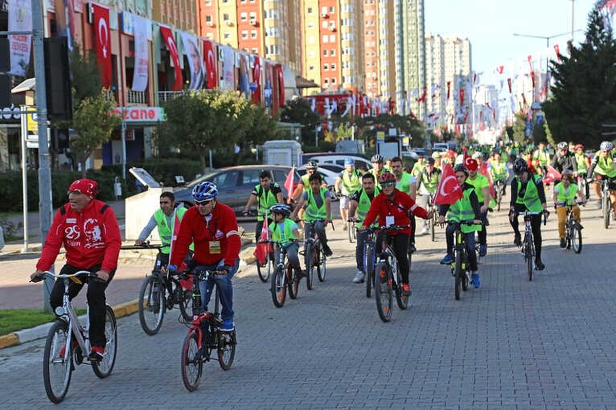Ataşehir\'de Pedallar Cumhuriyet İçin Çevrildi