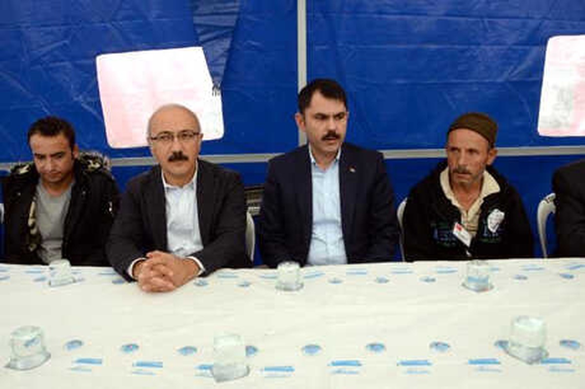 Bakan Kurum\'dan, Tunceli Şehitlerinin Ailelerine Ziyaret