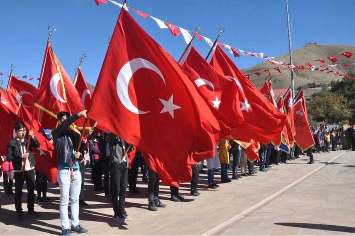 Bitlis\'te 29 Ekim Cumhuriyet Bayramı