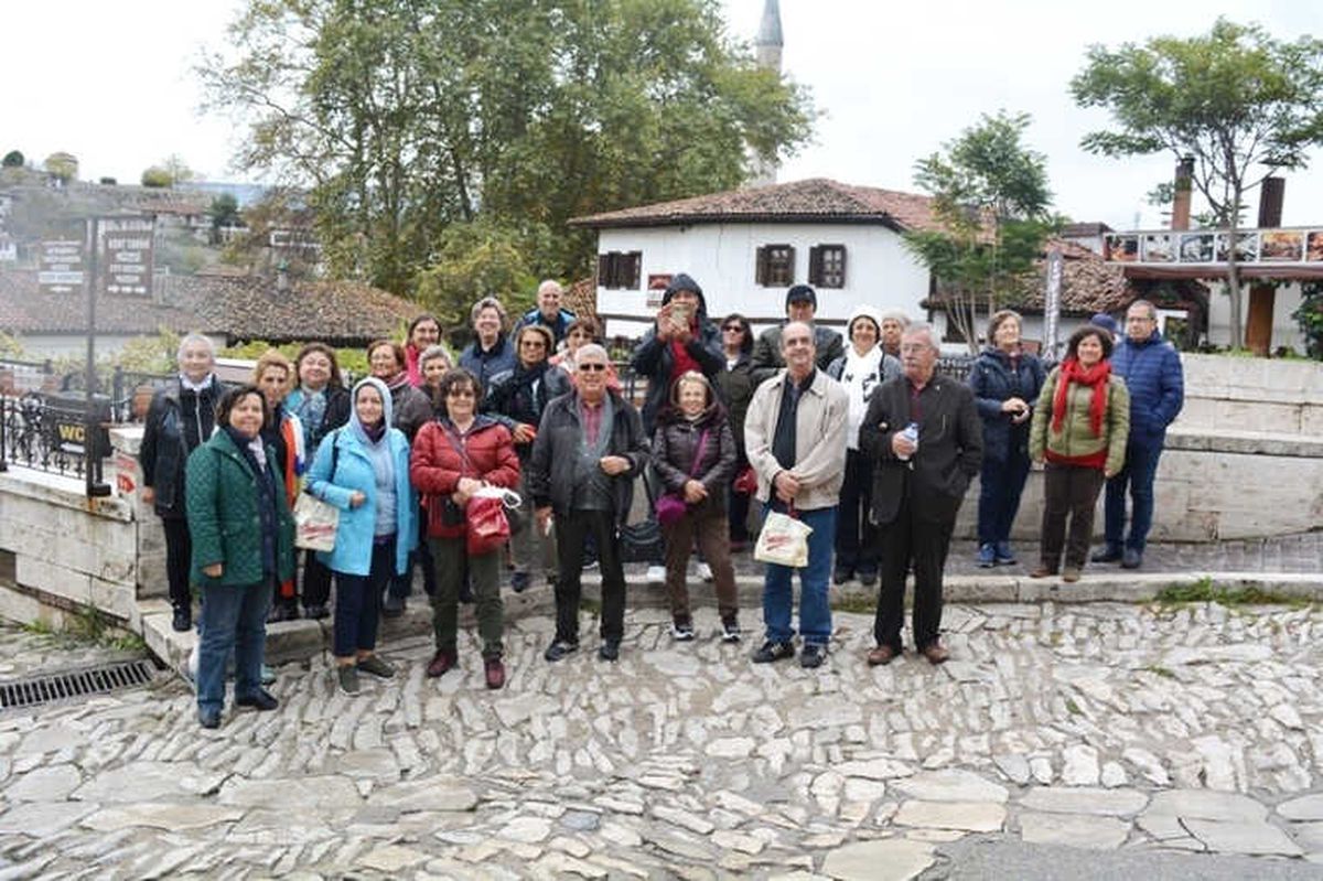 Burhaniyeli Emekliler Batı Karadeniz\'de Moral Buldu