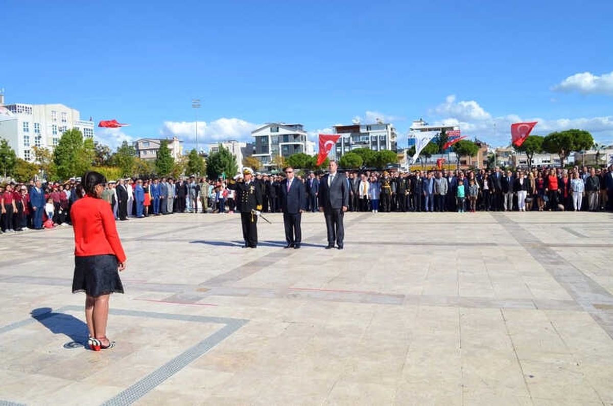 Didim\'de 29 Ekim Kutlamaları Çelenk Töreniyle Başladı