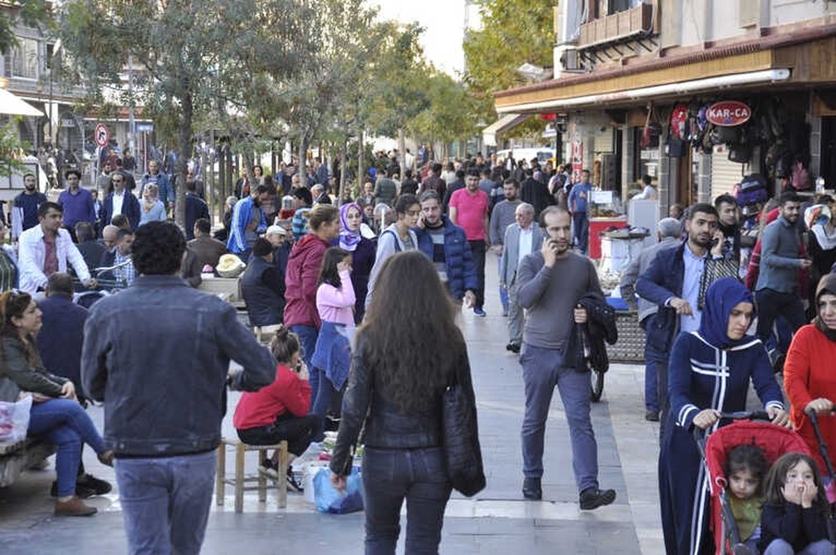 Diyarbakır\'da Güneşi Gören Parka Koştu