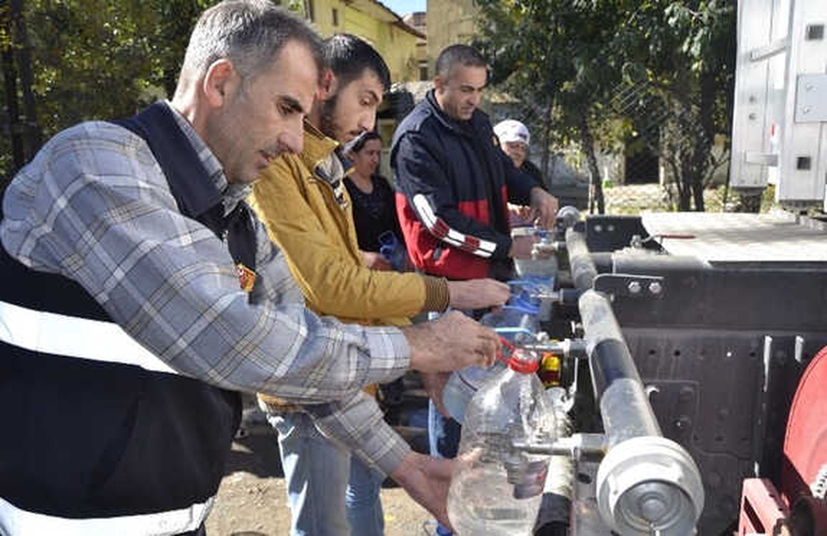 Fırtınadan Etkilenen Beytüşşebap\'ta Yaralar Sarılıyor