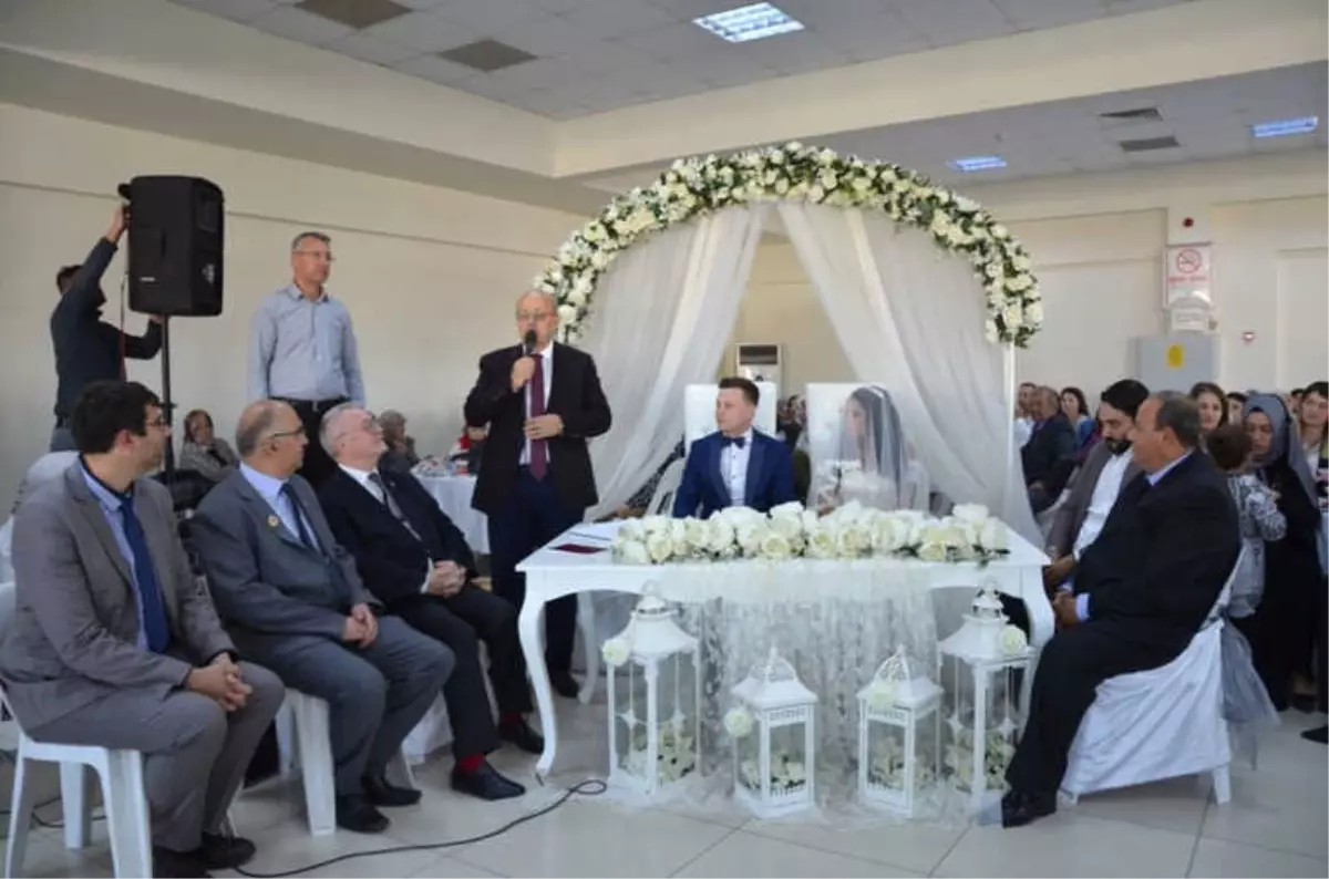 Fransız ve Türk Başkan Nikah Kıydı