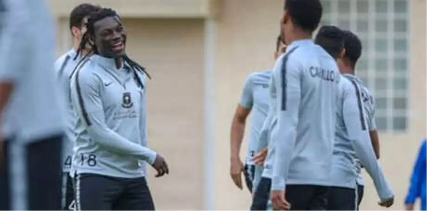 Gomis\'ten Galatasaray\'a Gönderme!