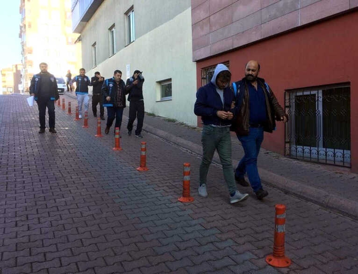 İstanbul\'dan Gelerek Hırsızlık Yapan 5 Şahıs Tutuklandı