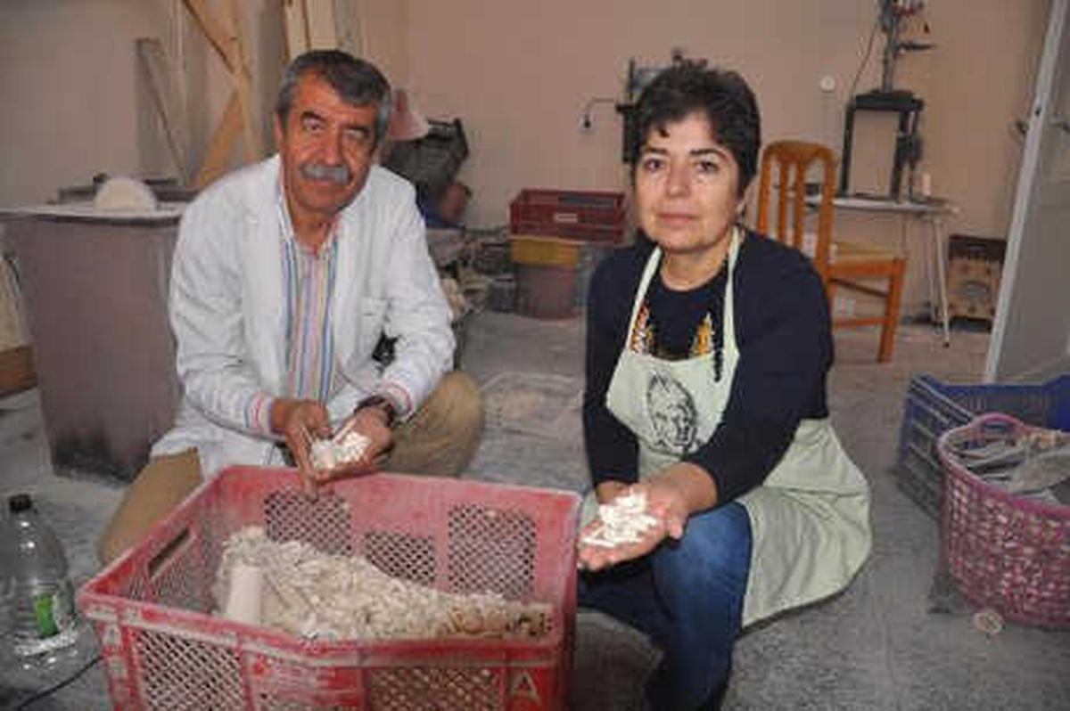 Kemikten Yapılan Eşyalar Minyatür Resimle Renkleniyor