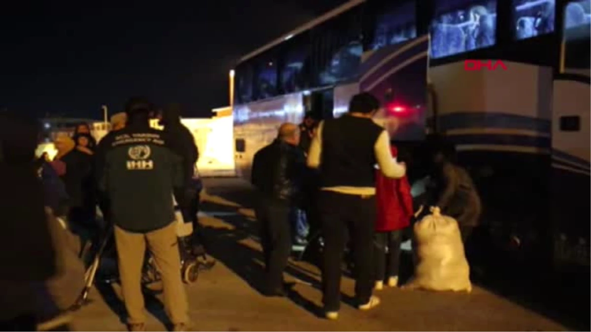 Kilis Suriye\'deki Türkmenler, Türkiye Üzerinden Irak\'a Döndü