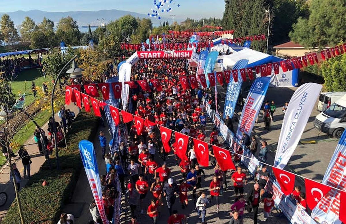 Kocaeli\'de Binler Cumhuriyet İçin Koştu