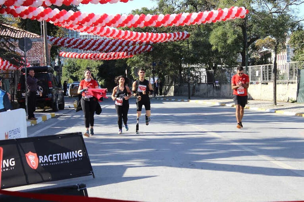 10 Kilometrelik Yarışı Protez Bacaklarıyla Tamamladı
