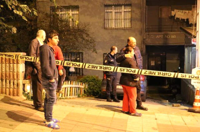Saldırganın 1 Kişiyi Yaraladıktan Sonra Çalışanları Rehin Aldığı Anlar Kamerada