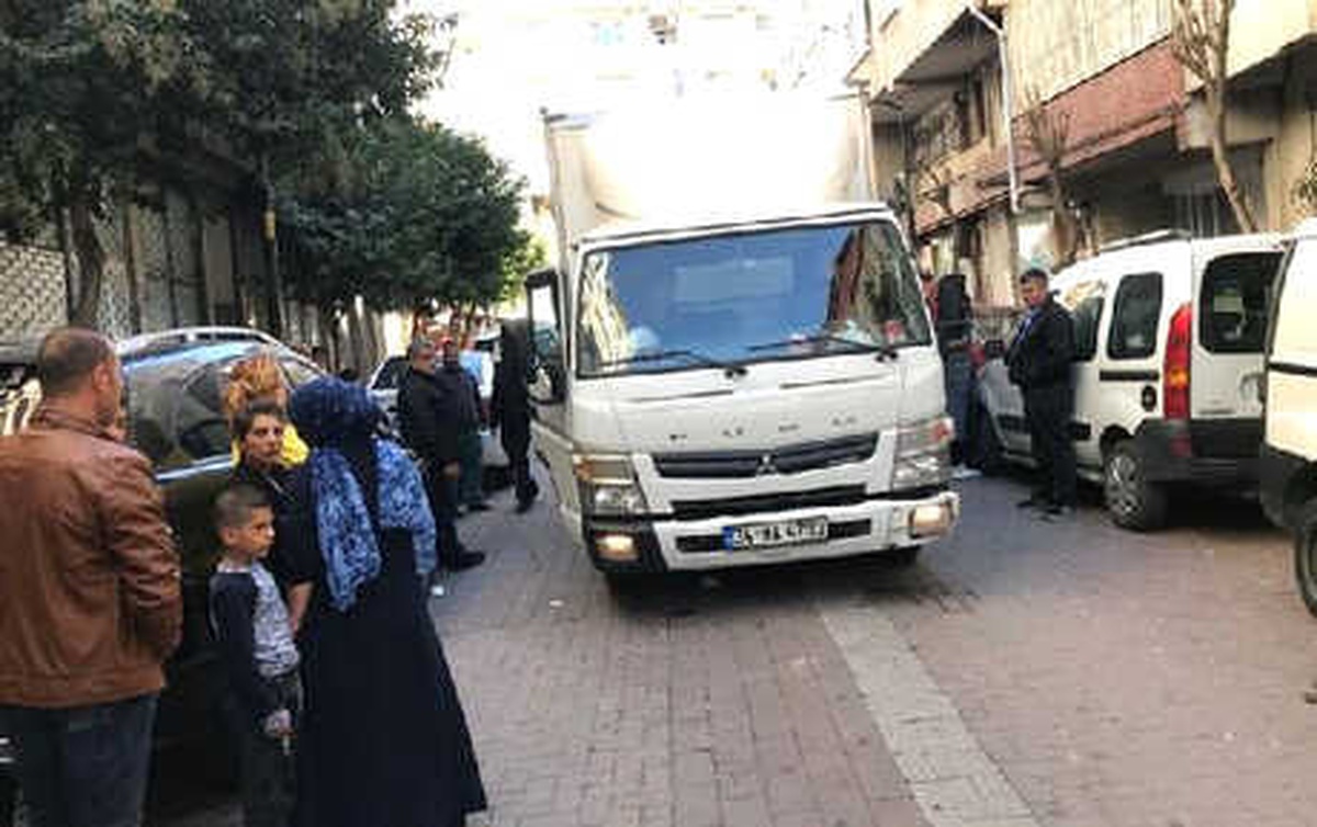 Sokakta Yürürken Kamyonetin Altında Kaldı