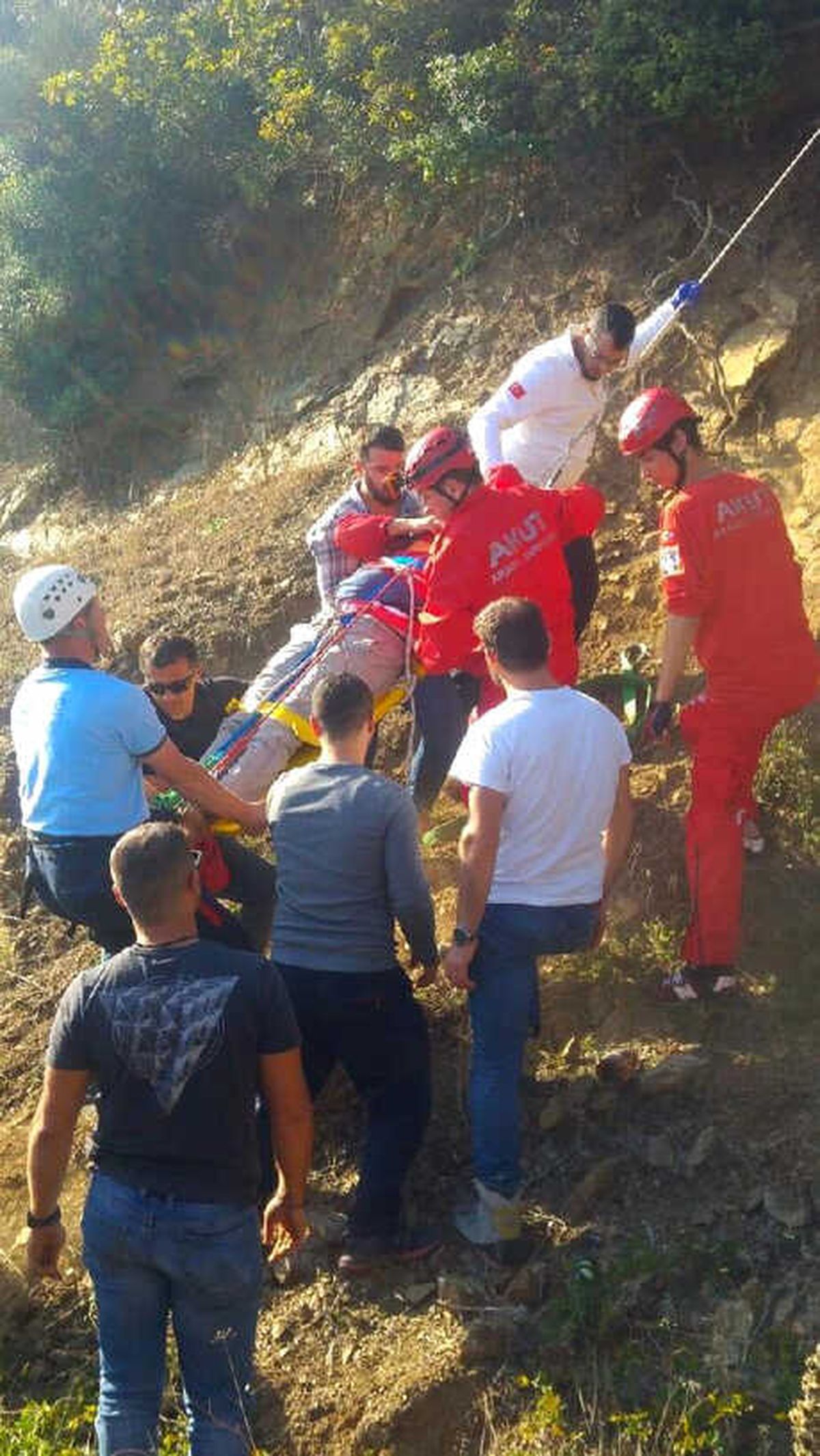 Ters Rüzgara Yakalanan Yamaç Paraşütçüsü Ağaçlığa Düştü