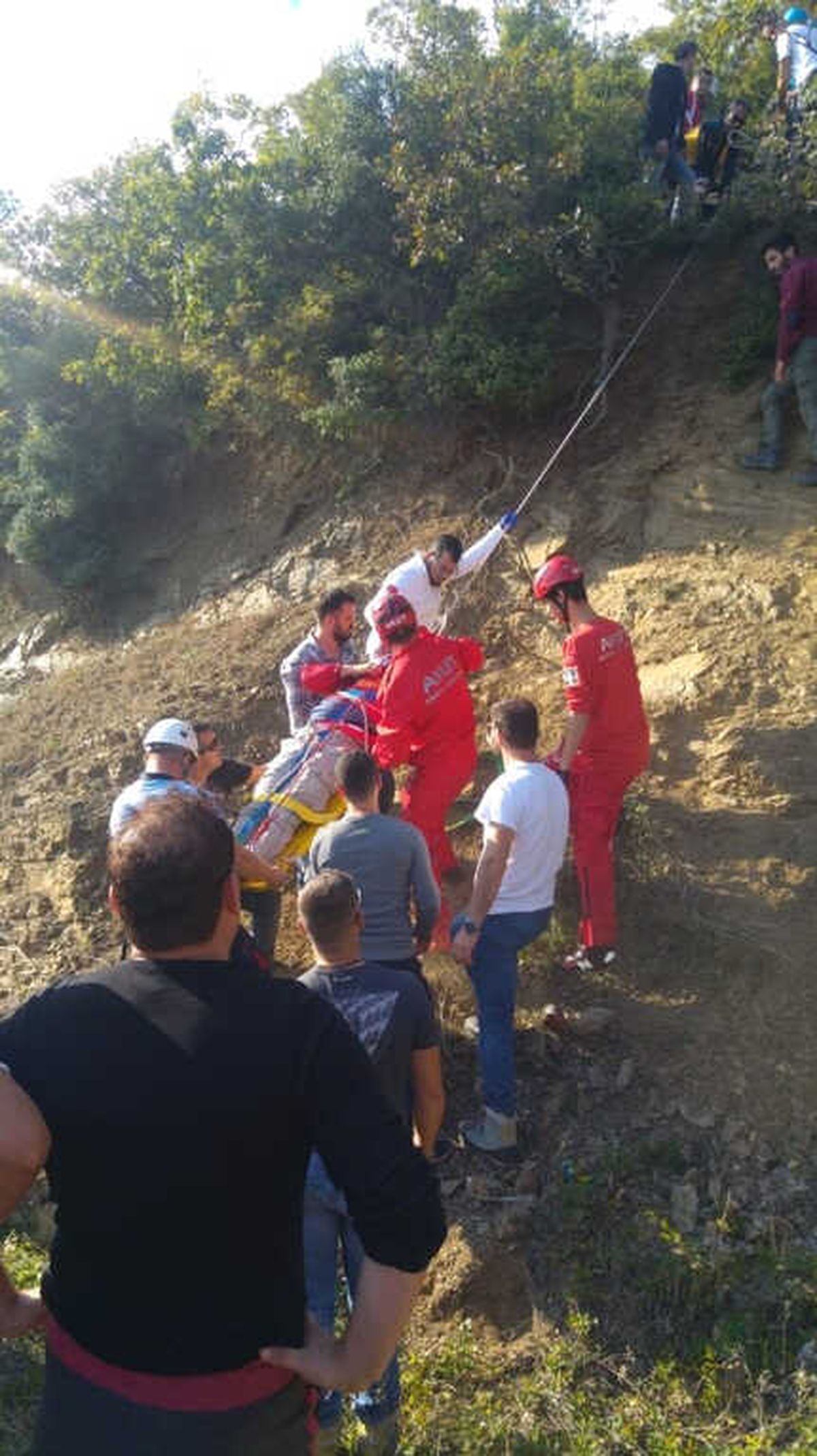 Yamaç Paraşütçüsü Ağaçlık Alanda Mahsur Kaldı