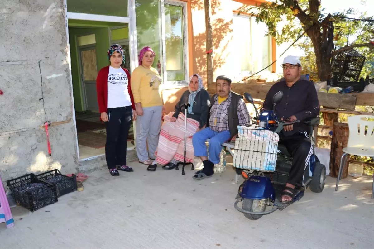 12 Kişilik Ailenin 4 Üyesi Kas Hastalığı Nedeniyle Günden Güne Eriyor