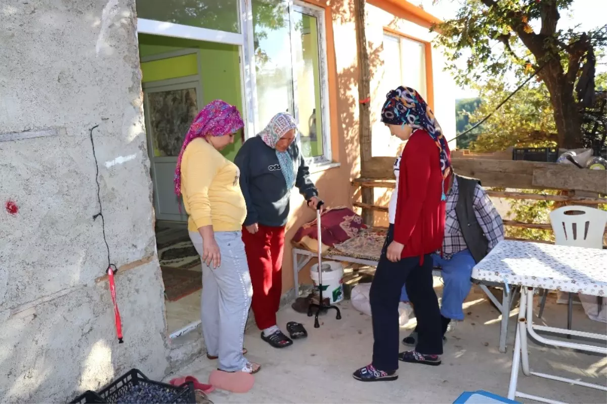 23.30\'da Geçilecek) 12 Kişilik Ailenin 4 Üyesi Kas Hastalığı Nedeniyle Günden Güne Eriyor