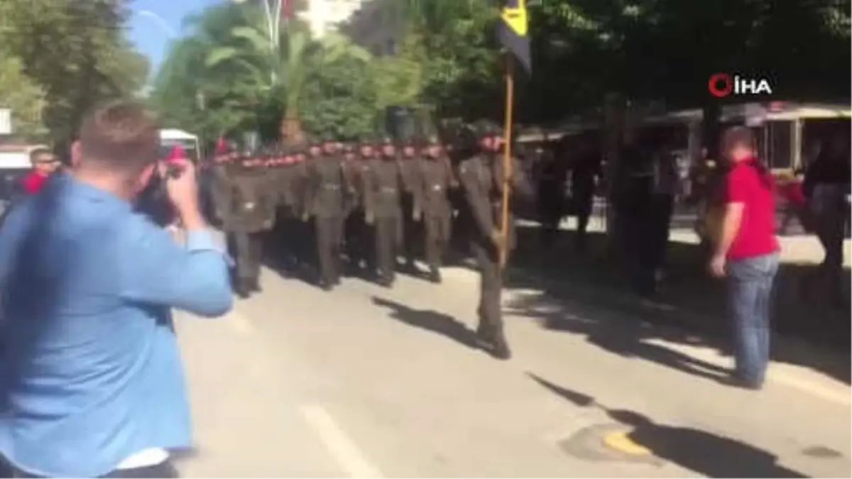 Asker Sokakları "Vatan Sana Canım Feda" Sloganıyla İnletti