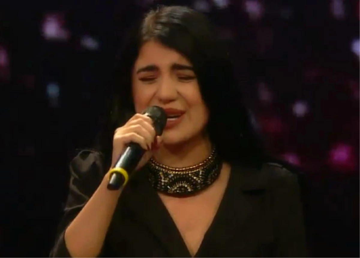 Azeri Yarışmacı Bir de Türkçe Şarkıyla Performans Sergiledi!