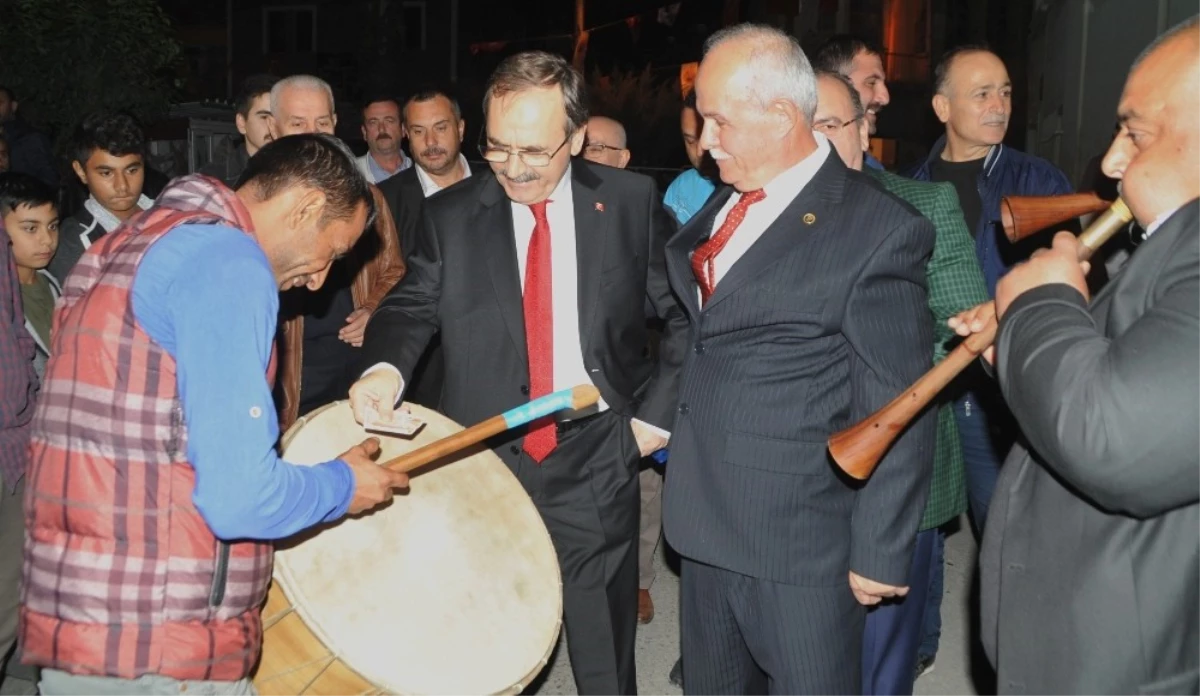 Bafra\'da Cumhuriyet Kutlamasında Başkan Şahin\'e Büyük İlgi