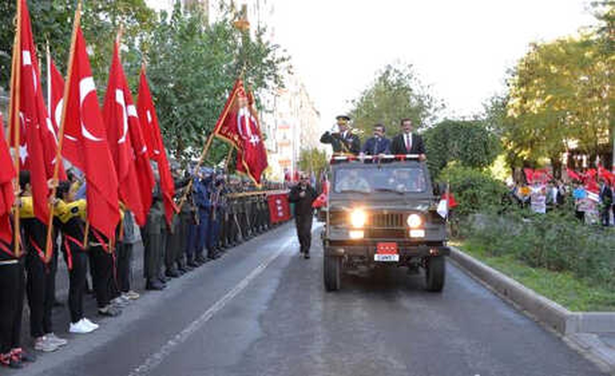 Diyarbakır\'da Coşkulu Cumhuriyet Bayramı Kutlaması