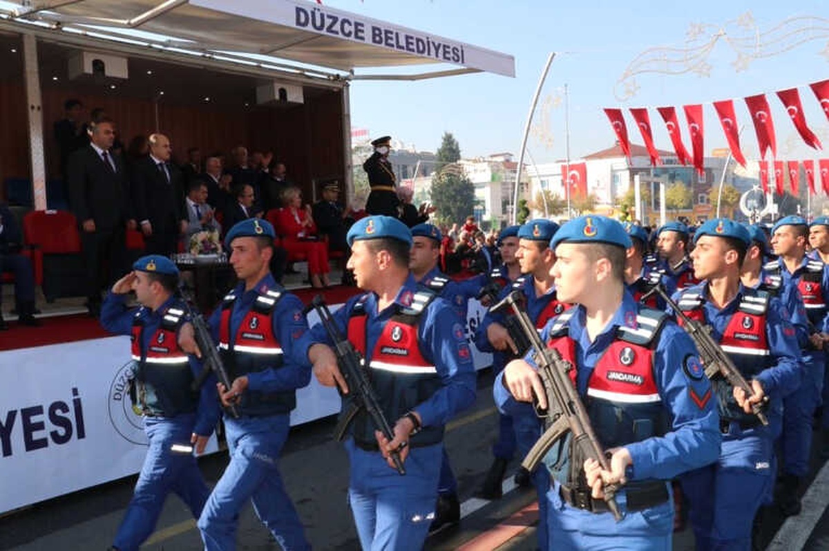 Düzce\'de Cumhuriyet Bayramı Coşku ile Kutlanıyor